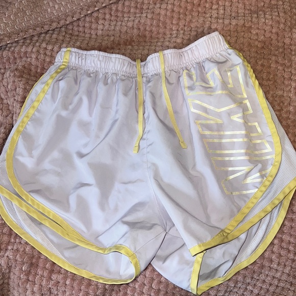 Nike Pants - Nike Women’s Dry Tempo Shorts